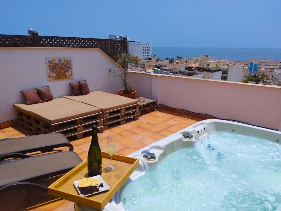 Апартаменти Penthouse With Jacuzzi And Spectacular Sea Views Нерха Екстер'єр фото